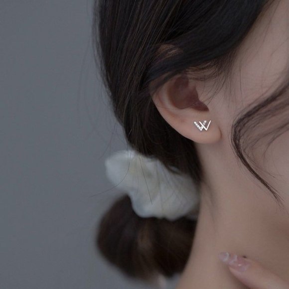 Letter W S925 Silver Studs Earrings w/Tiny CZ- ECZ013 silver - Picture 5 of 13